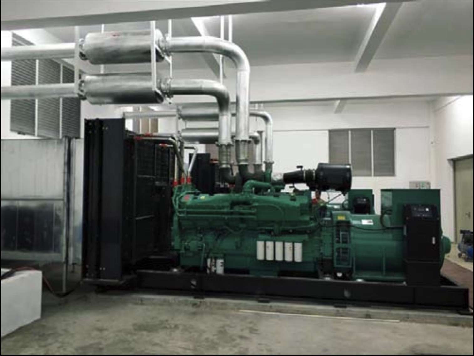 永福省 Imedia 印刷廠 1340KWx2 台並聯Cummins KTA50-G8 引擎 1