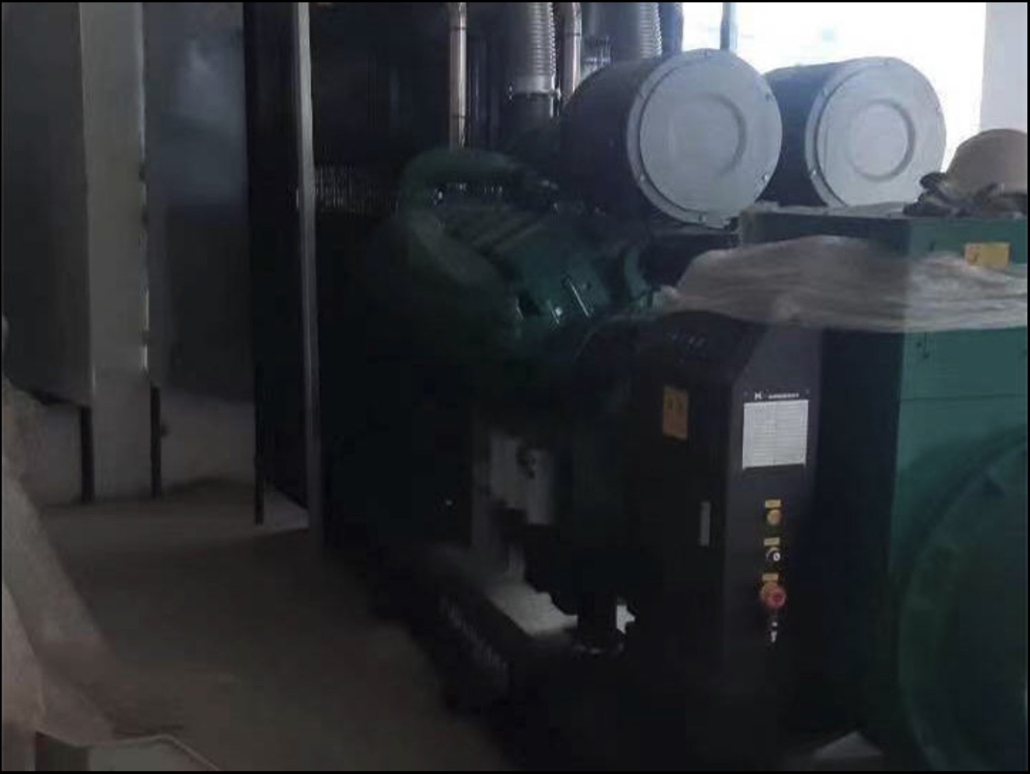 海陽省 Sun Acoustic 電子廠 1000KWx1 台Cummins KTA38-G9 引擎 2